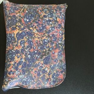 Floral Travel Pouch with Brown Accessories brand new opened to take pictures